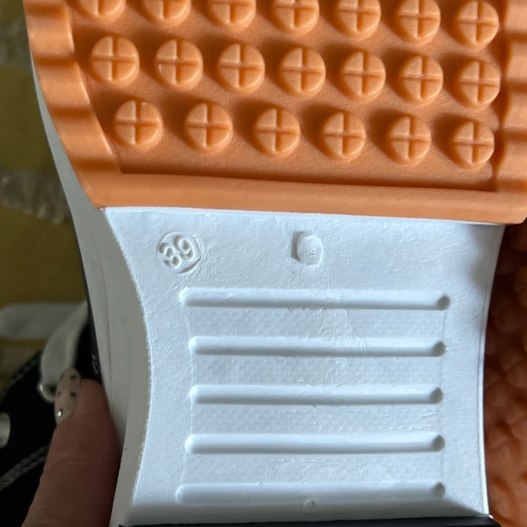 Cute converse like shoes - Picture 5 of 5